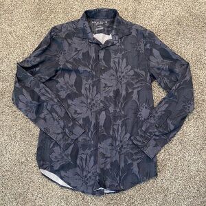 Perry Ellis Motion sz Small Hibiscus Patterned Button-Up Shirt